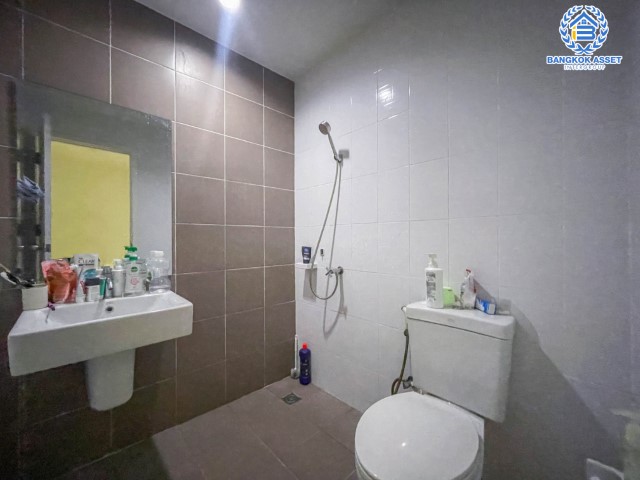 *****ทาวน์เฮ้าส์มือสองย่านนนทบุรี ม.พฤกษา98 แก้วอินทร์-บางใหญ่ บนเนื้อที่กว้างถึง 23.9 ตร.ว. ฟังก์ชัน 3 ห้องนอน 2 ห้องน้ำ 2 ที่จอดรถ แถมฟรี! 1 เครื่องปรับอากาศ ที่สุดของทำเลคุณภาพ ใกล้เซ็นทรัลเวสต์เกต และรถไฟฟ้าสายสีม่วง "สถานีตลาดบางใหญ่" จองเลย!